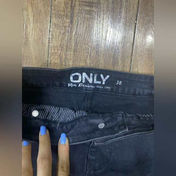 Black denim skirt - Picture 2 of 4